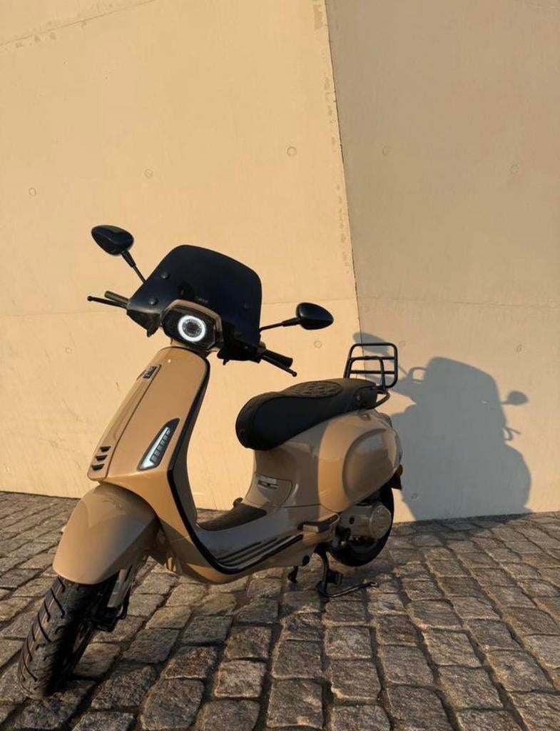 Vespa sprint CUSTOM AUDI RSQ8 OPTIE’S‼️, Fietsen en Brommers, Scooters | Vespa, Ophalen, Klasse A (25 km/u), Zo goed als nieuw