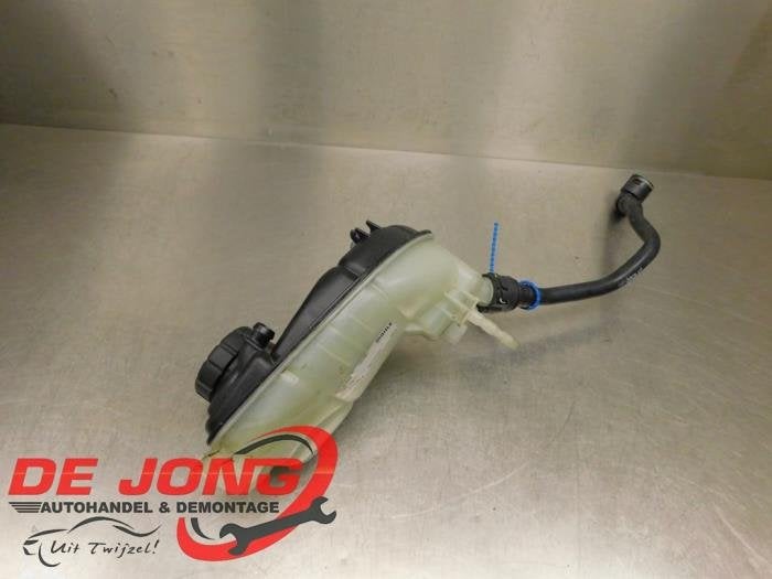 Réservoir d'expansion d'un Mercedes CLA, 3 mois de garantie, Utilisé, -, -
