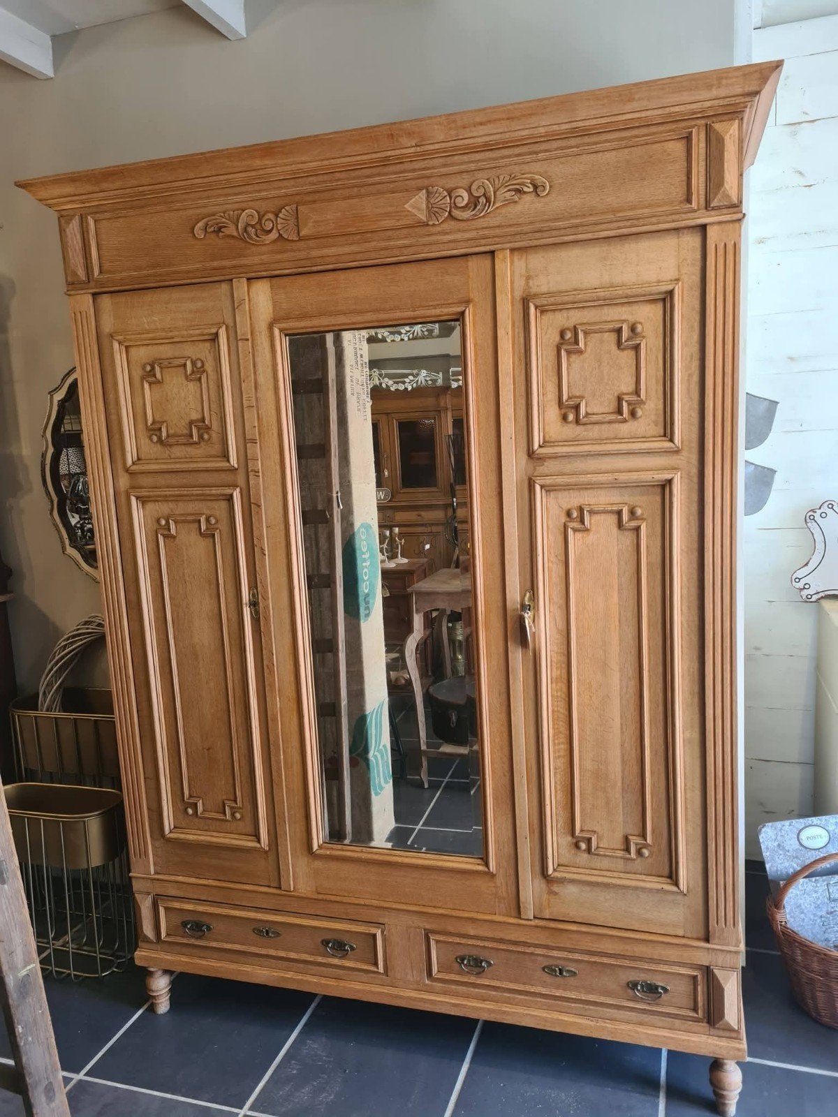Belle armoire en chêne... transparent poncé, Maison & Meubles, Armoires | Penderies & Garde-robes, Enlèvement