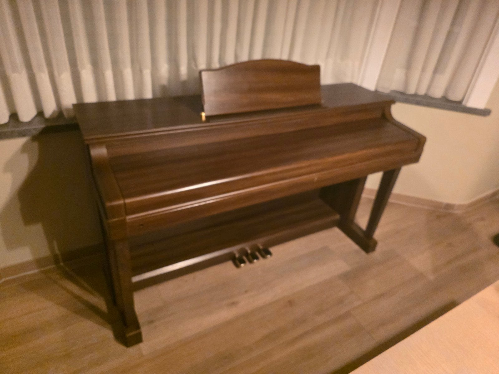 Piano Roland en très bon état !, Musique & Instruments, Enlèvement, Utilisé, Brun, Piano