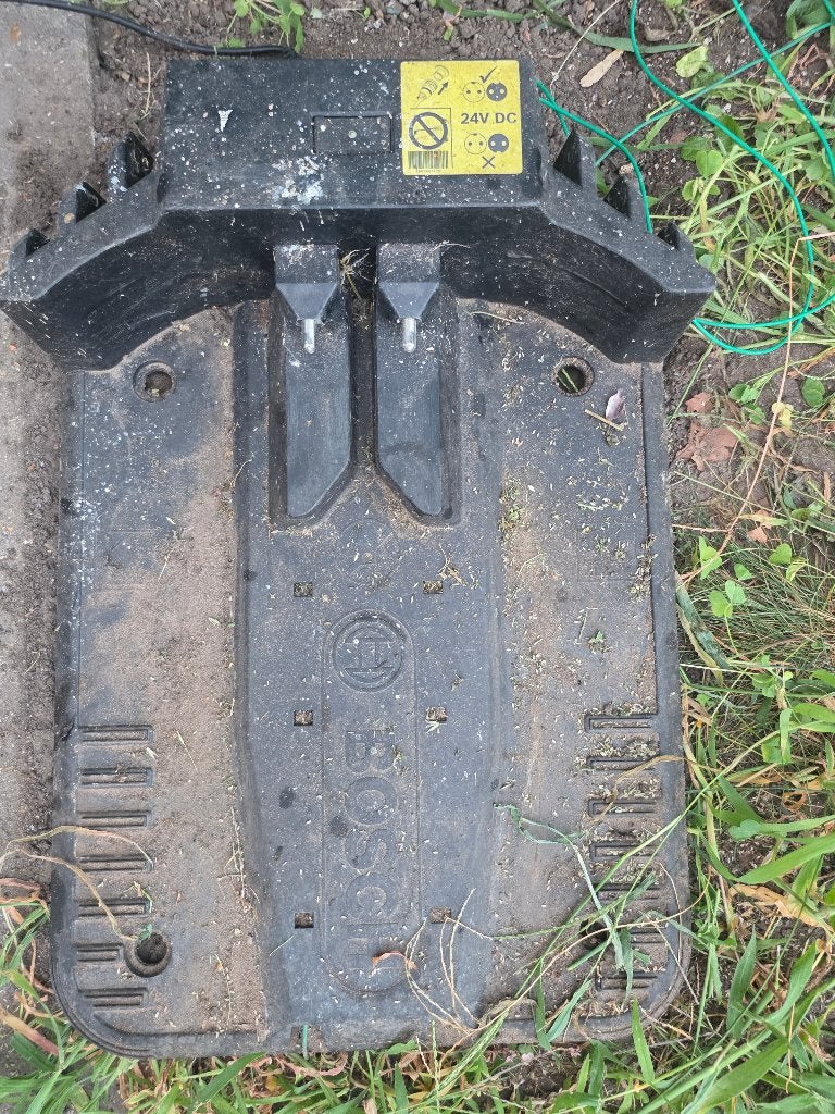 Ik zoek een basis voor grasmaaier Bosch indigo xs300, Tuin en Terras, Ophalen of Verzenden, Gebruikt, Bosch