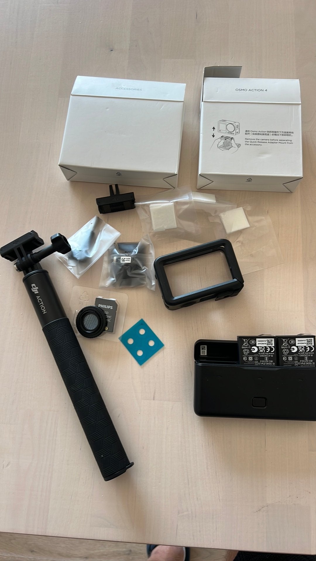 DJI osmo action 4 accessoires + batterijen, TV, Hi-fi & Vidéo, Caméras action, Enlèvement, Comme neuf