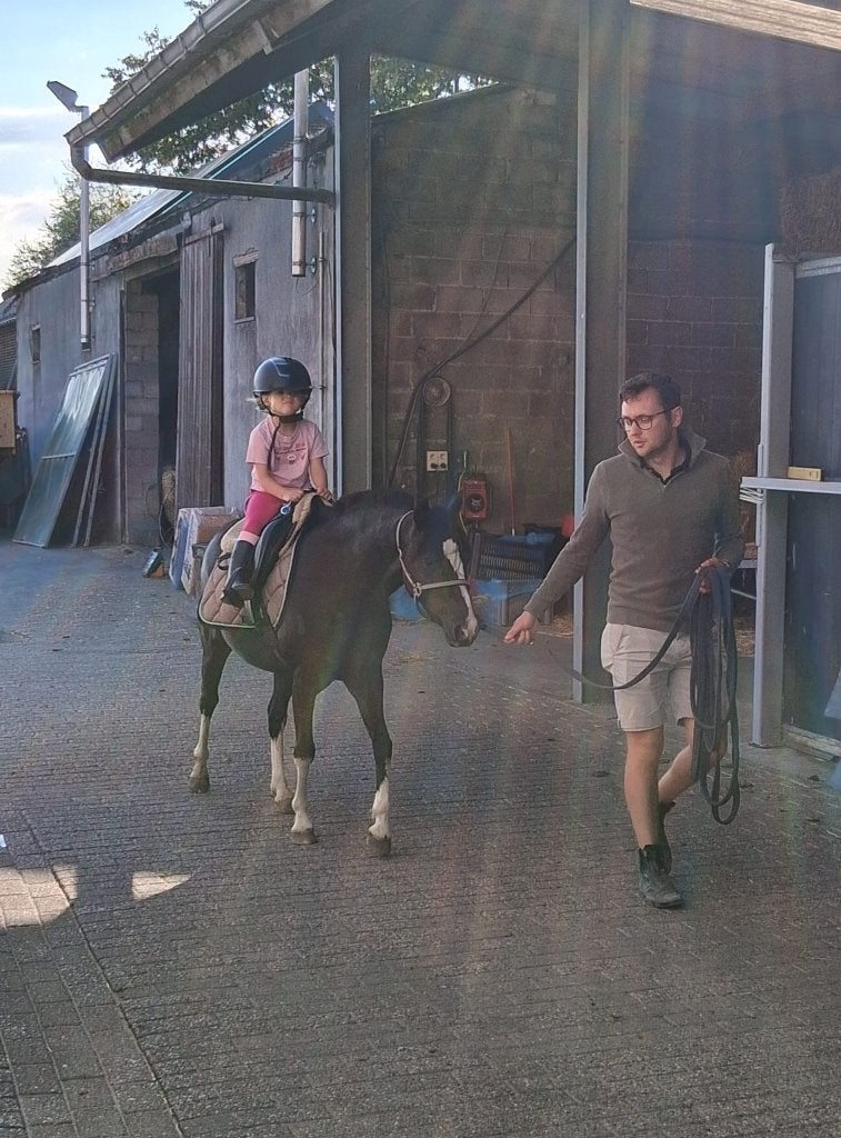 4 jarige B pony te koop, Merrie, Springpony, 3 tot 6 jaar, B pony (1.17m tot 1.27m)