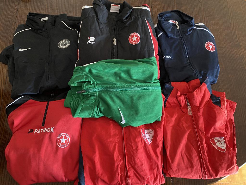 Vêtements, accessoires et ballons football, Enlèvement, Comme neuf, Taille 46 (S) ou plus petite, Football