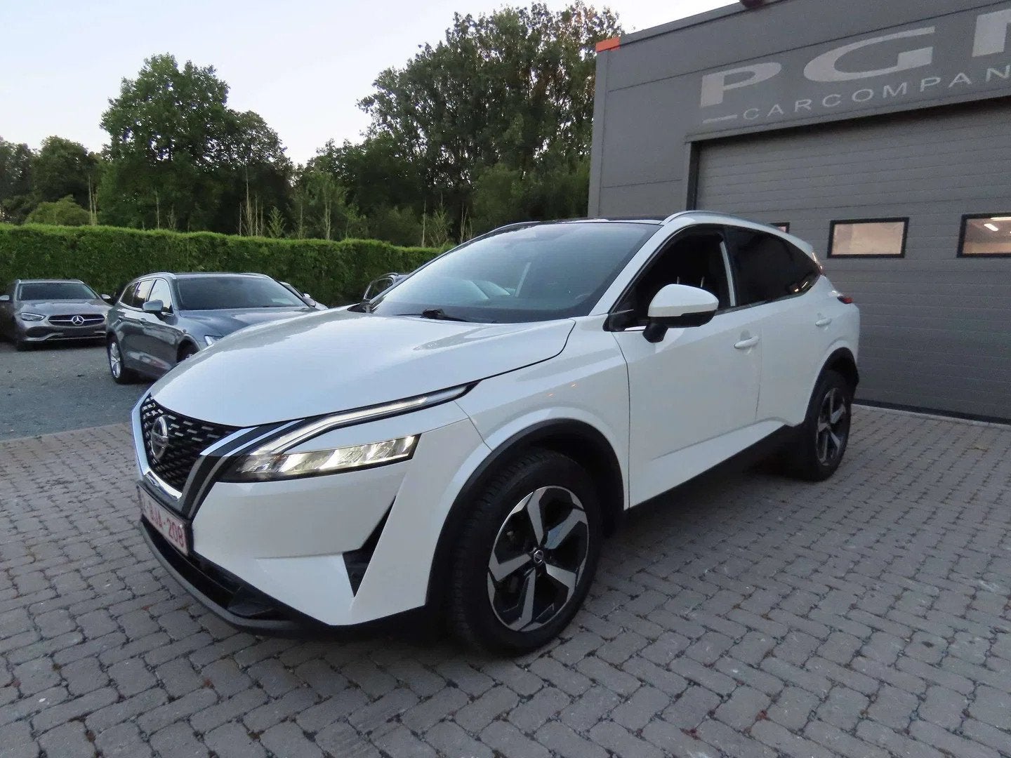 Nissan QASHQAI Qashqai 1.3 DIG-T MHEV Business Premium Xtron, Auto's, Automaat, Gebruikt, 4 cilinders, Wit