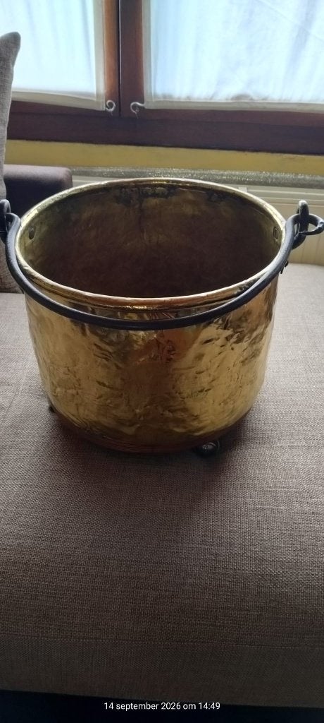 Zware ketel (diameter 38 cm) in geel koper., Antiek en Kunst, Ophalen, Koper