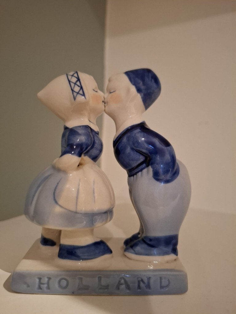 Liefdevol schattig koppeltje in porselein Delfts blauw, Ophalen of Verzenden