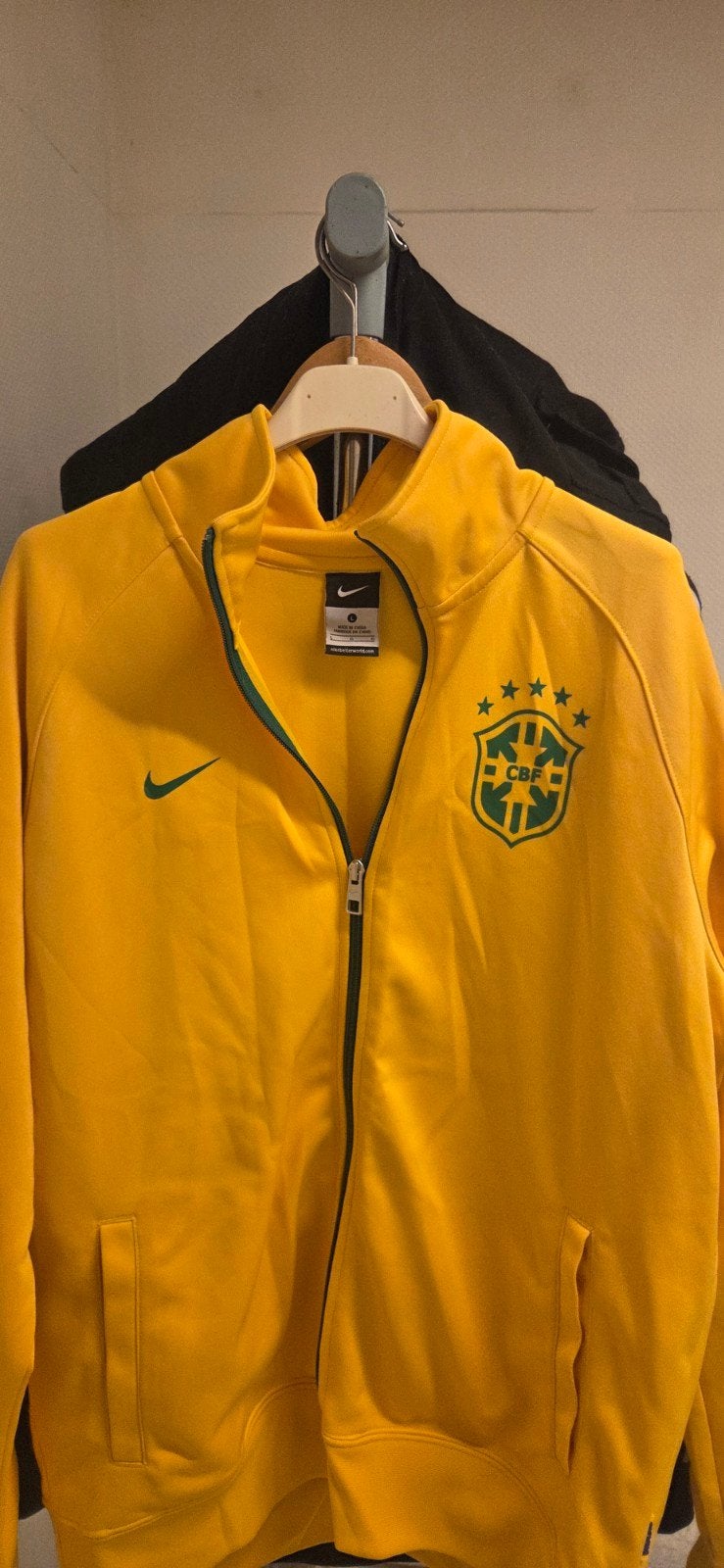Sweat Nike Brasil Taille L jamais porté, Enlèvement