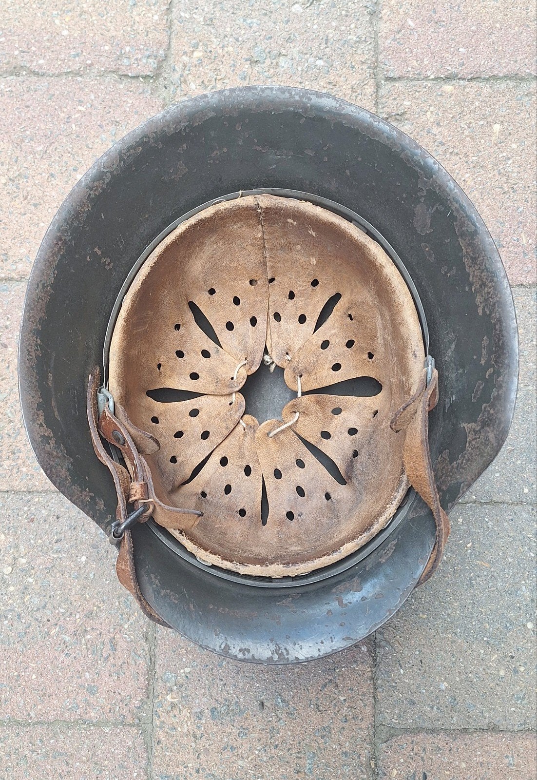 Duitse M42-helm, Ophalen