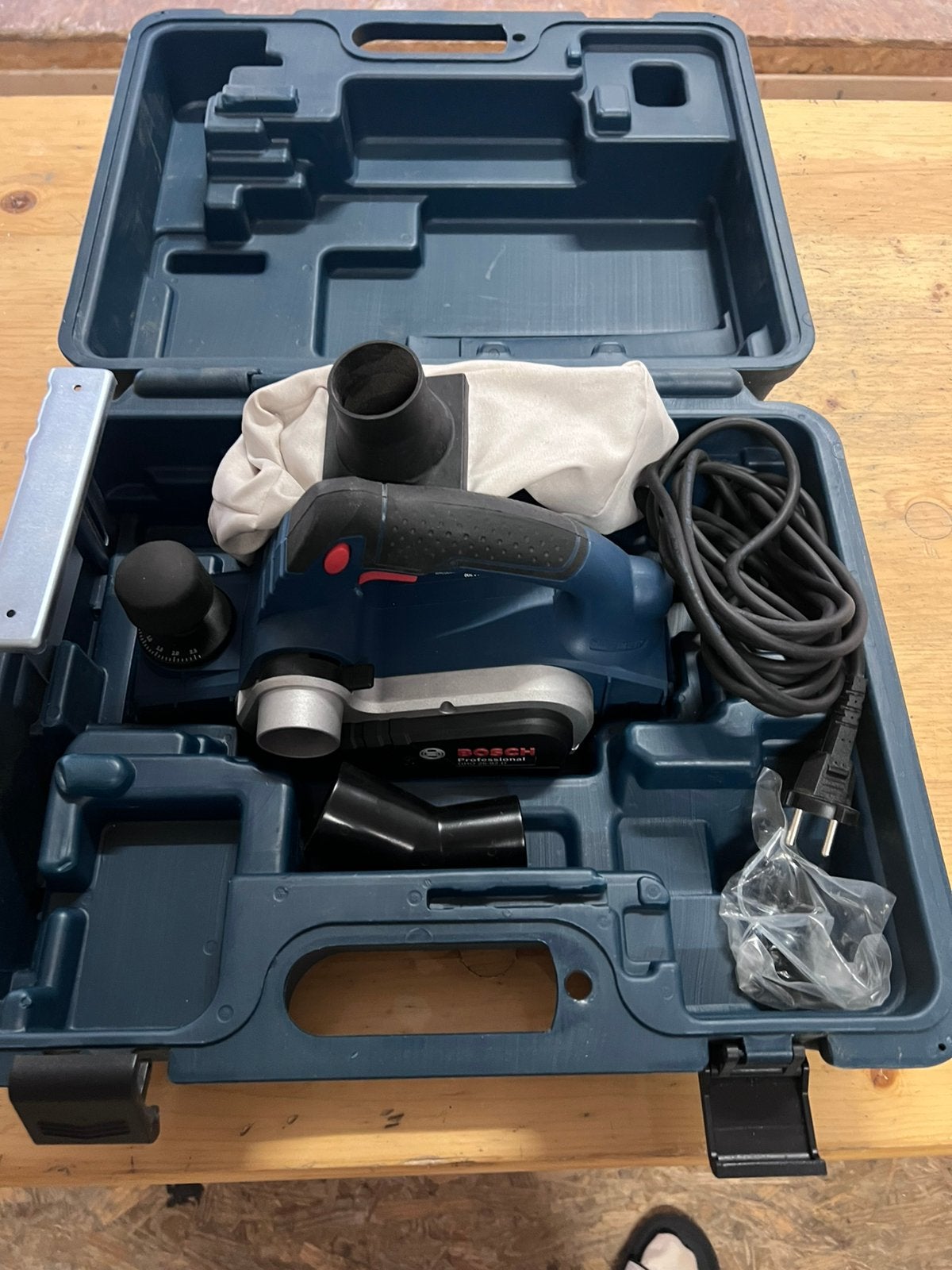 Bosch Professional GHO 26-82 D – Rabot électrique 710 W, Bricolage & Construction, Raboteuses, Comme neuf, Électrique, Enlèvement
