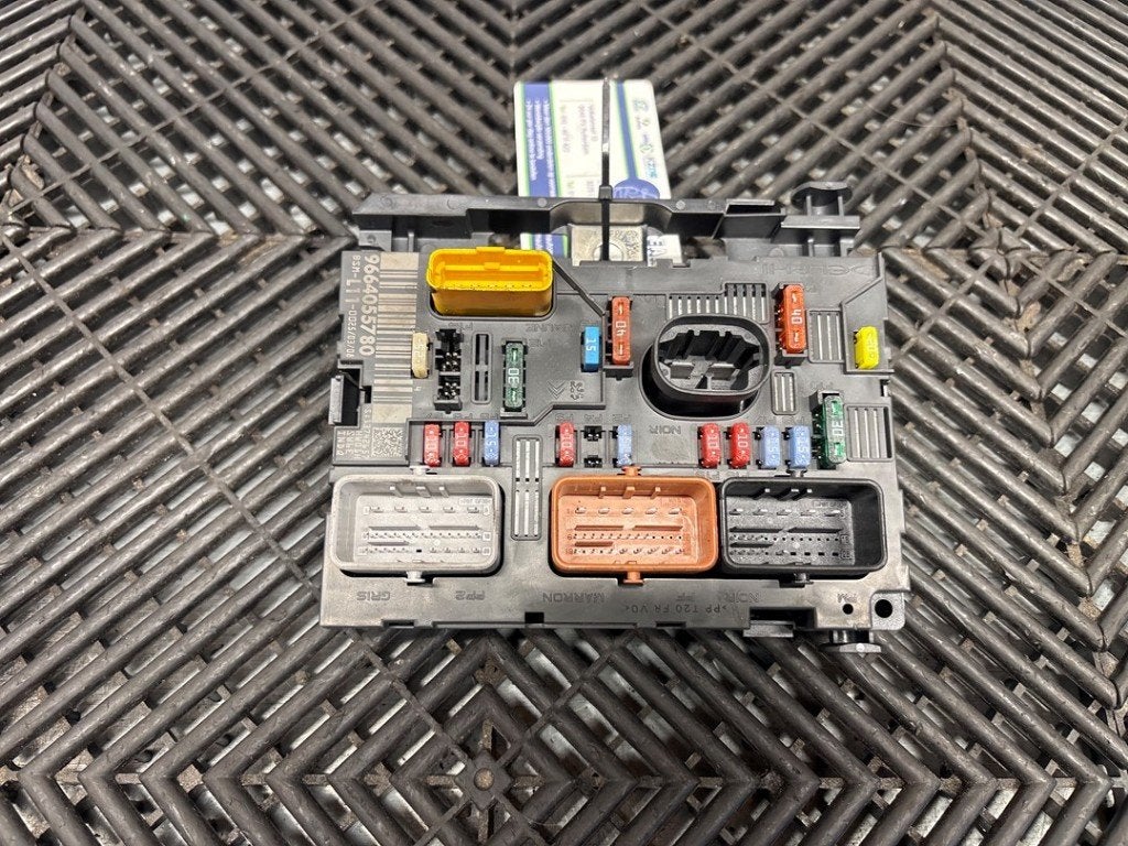 BOITIER FUSIBLES 207 / 207+ (WA / WC / WM) (|9664055780|), Utilisé, Lisa.Scalzo@aptiv.com, Peugeot, Aptiv PLC