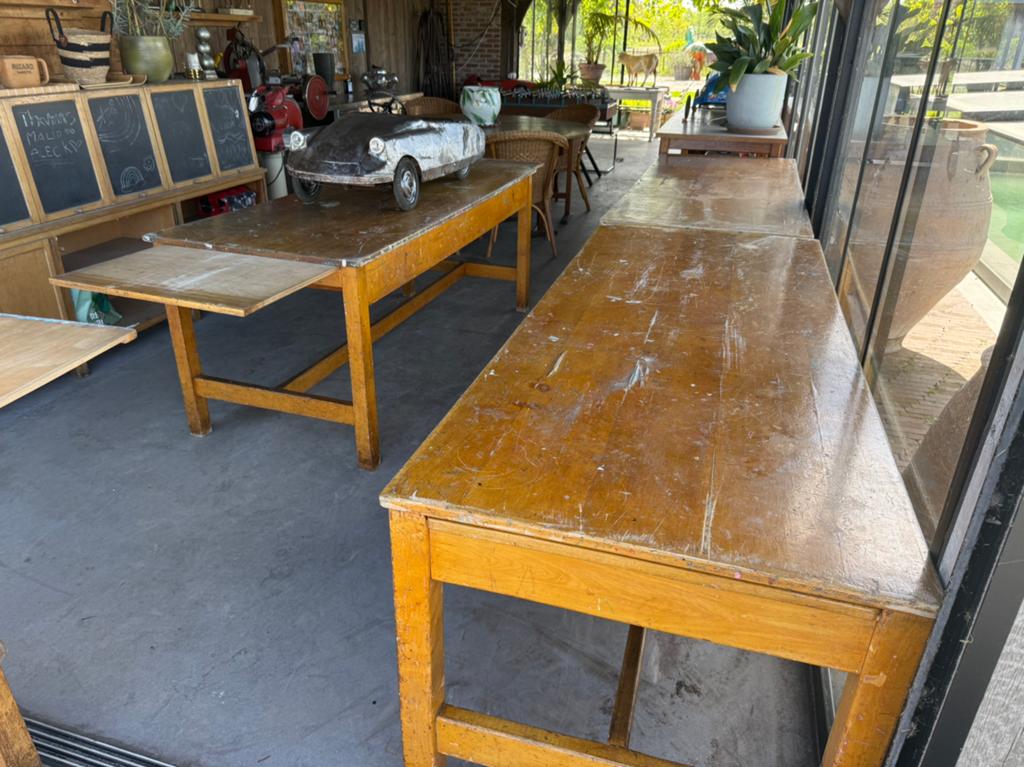 School tafels krukjes en kasten, Ophalen