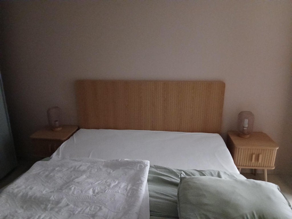 Bedbord en 2 nachtkastjes eiken latjes, Ophalen, Zo goed als nieuw, 65 cm of meer, 70 cm of meer
