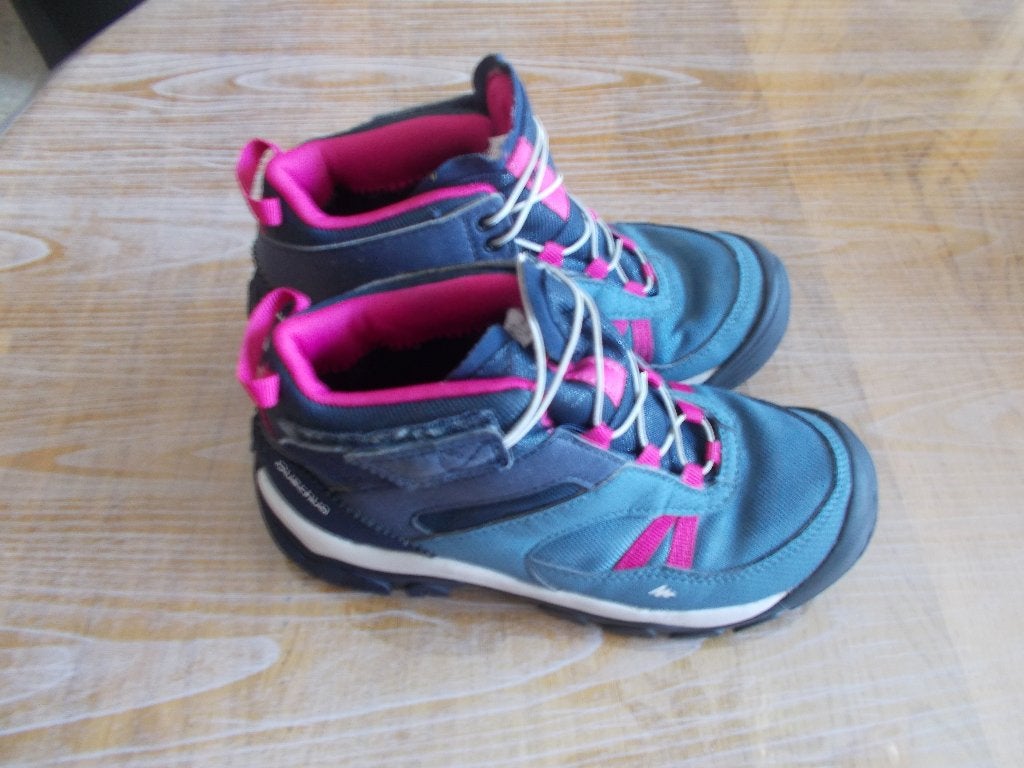 Paire de baskets hautes bleues "Quechua" pour fille., Enfants & Bébés, Quechua, Comme neuf, Enlèvement, Chaussures de sport