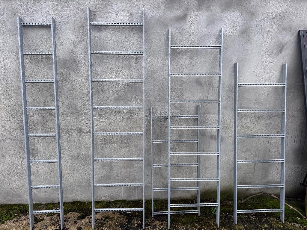 metalen staanders, Ophalen, Zo goed als nieuw, IJzer