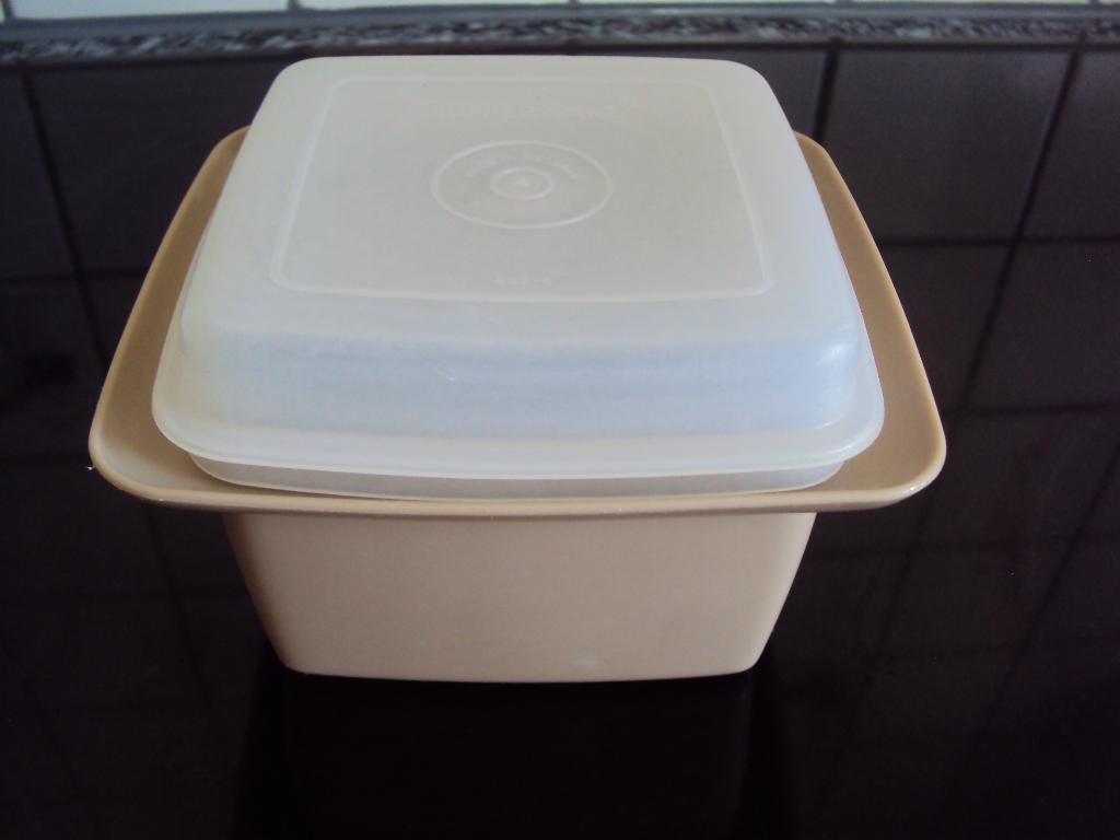 Tupperware, retro bruin-beige vierkant doosje, Enlèvement ou Envoi, Brun