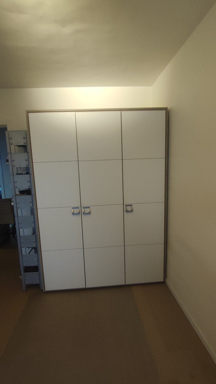 Kleerkast - hout- Wit / beige, Huis en Inrichting, Ophalen, 200 cm of meer, 150 tot 200 cm, Zo goed als nieuw