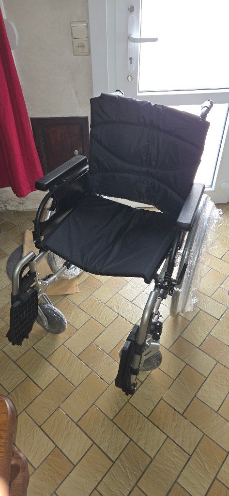 Fauteuil roulant neuf, Enlèvement, Pliant, Neuf, Fauteuil roulant manuel
