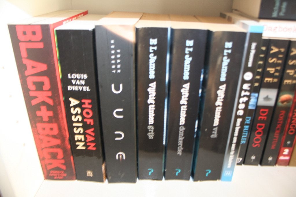 Collectie boeken romans 50 tinten dune black back ..., Enlèvement