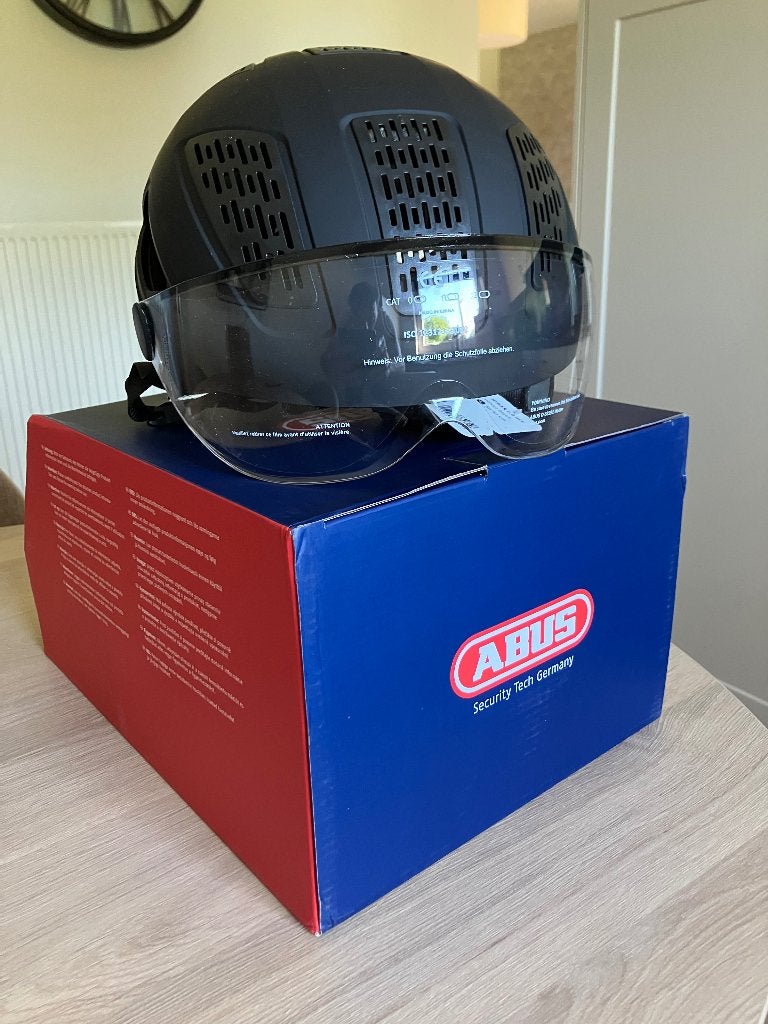 Abus fietshelm, Fietsen en Brommers, Fietsaccessoires | Fietshelmen, Ophalen, Nieuw, Abus, L
