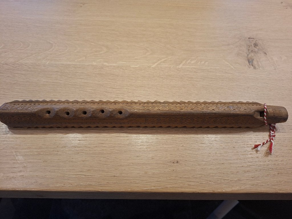 Flûte sculptée en bois, Musique & Instruments, Enlèvement ou Envoi, Neuf, Autres types