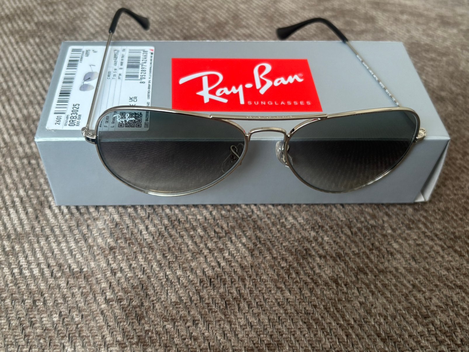 Nieuwe Ray - Ban Aviator Silver Gradualy Gray compleet 80€, Handtassen en Accessoires, Zonnebrillen en Brillen | Heren, Ophalen