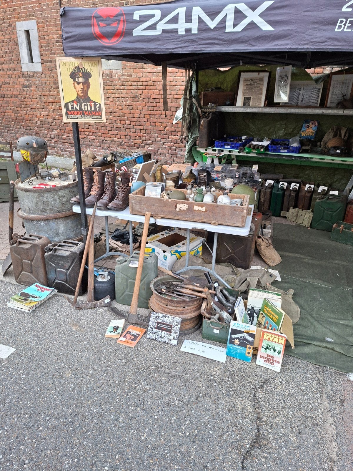 23 augustus militaria beurs in borlo, Ophalen