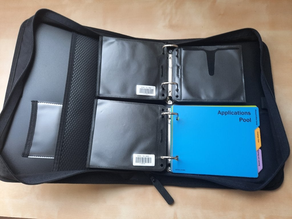 2 mappen voor cd's / 1 voor 64 en 1 voor 100 stuks., Neuf, Synthétique, Enlèvement, 75 à 150 disques