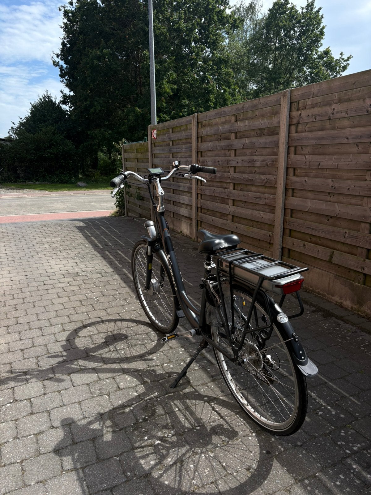Elektrische fiets van X-tract in het zwart., Fietsen en Brommers, Elektrische fietsen, Ophalen, Gebruikt, 50 km per accu of meer