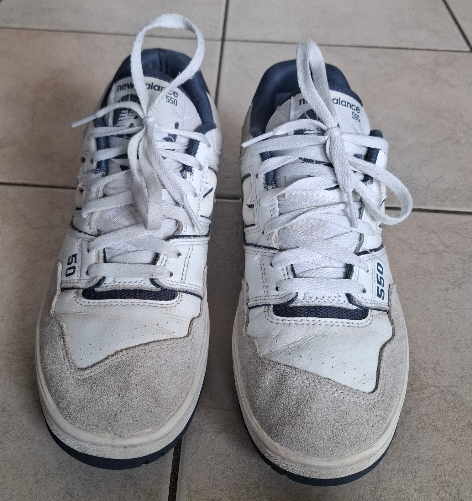Wit met blauwe sneakers NEW BALANCE maat 44, Enlèvement ou Envoi, New balance, Porté, Blanc