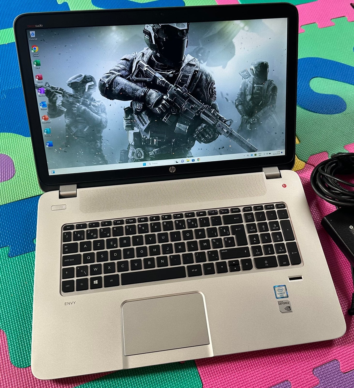 Mooie 17.3”Hp Envy/ i7-4700MQ/16gb ram/256gb ssd/Win 11/, Computers en Software, Laptop-opladers, Ophalen, Zo goed als nieuw