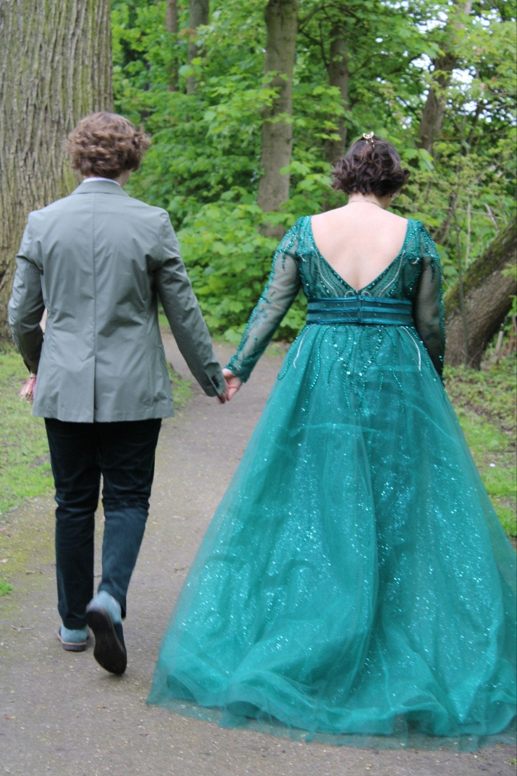Groene trouwjurk, Ophalen