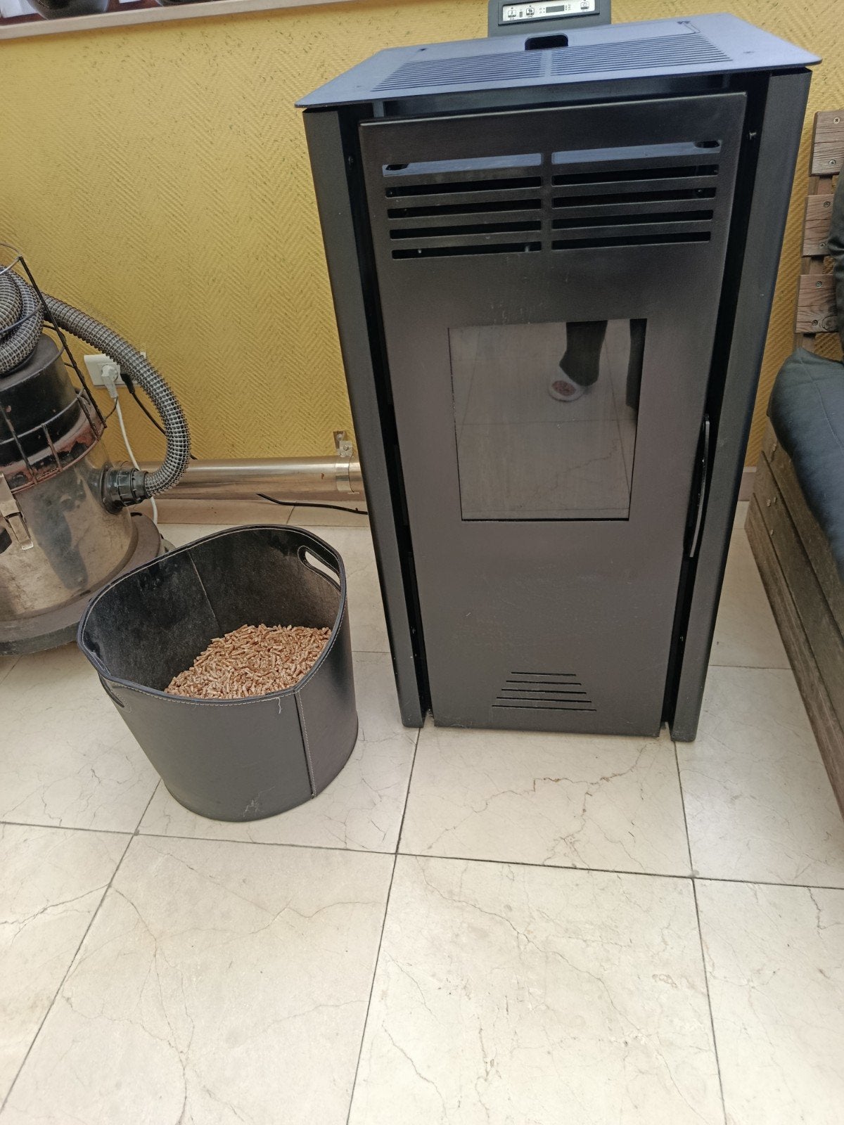 Poele a pellet invicta serino7 noir+ 5 sacs de  pellet