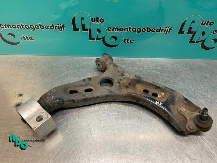Draagarm rechts-voor van een Volkswagen Golf (Golf 09-), Gebruikt, -, Volkswagen, -