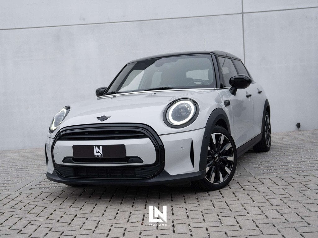MINI Cooper ZETELVERW. | ACHTERUITRIJCAM. | CARPLAY | SENSOR, Gebruikt, Euro 6, 136 pk, Zilver of Grijs