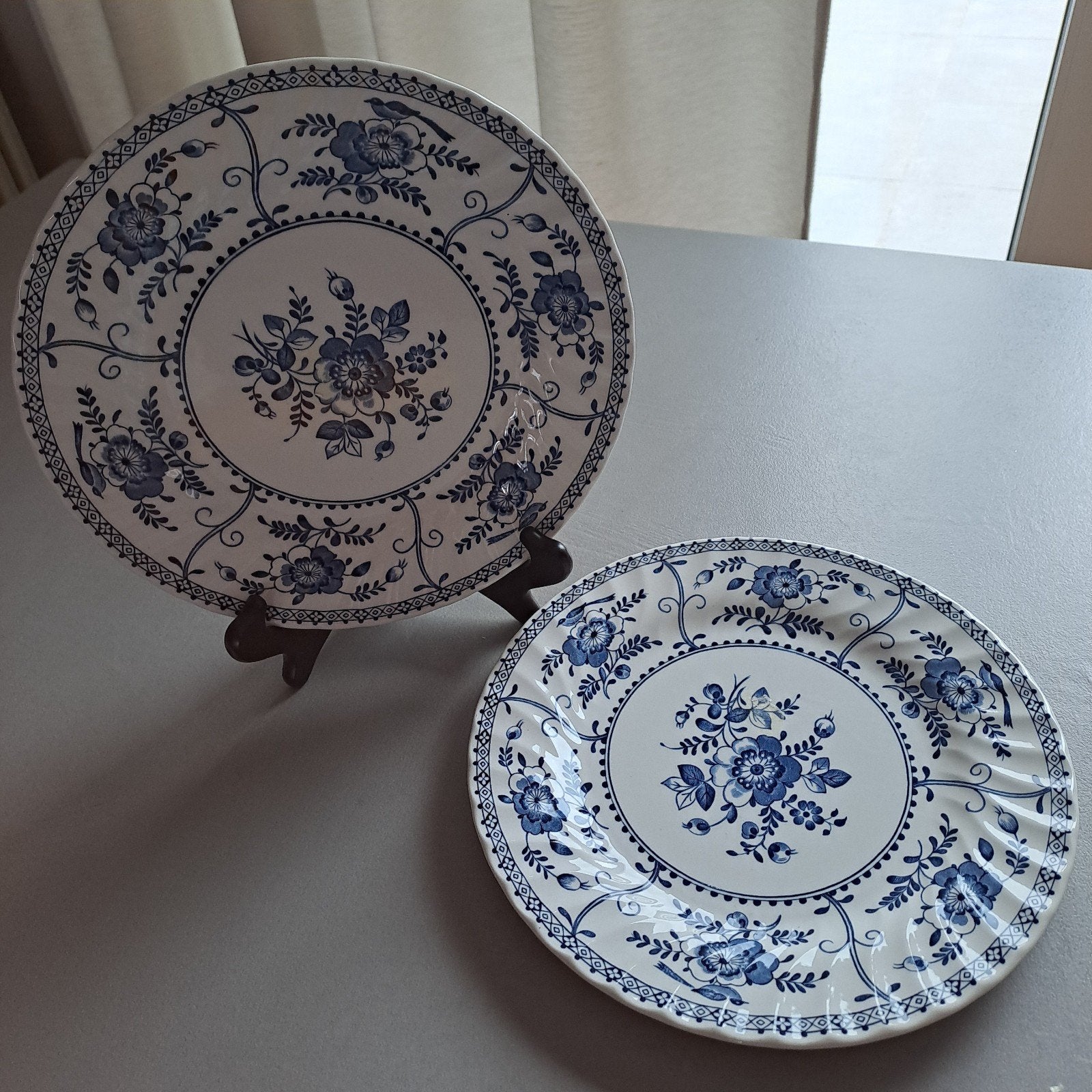 2 assiettes décoratives Johnson Brothers, Enlèvement