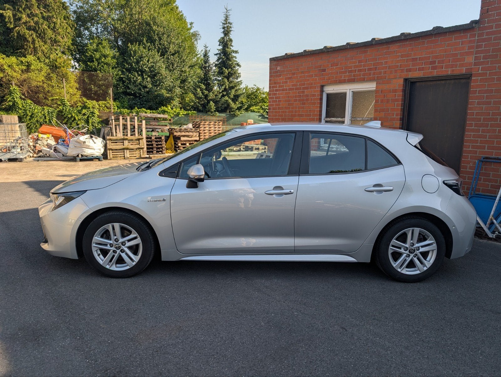 Toyota Corolla 1.8 hybrid automaat | weinig kilometers., Auto's, Toyota, Stof, 4 cilinders, Corolla, Bedrijf