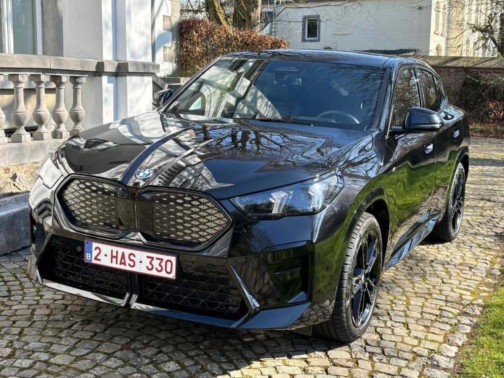 REPRISE DE LEASING — BMW iX2 xDrive30 - 2025 Full options  , Auto's, Automaat, Dealer onderhouden, IX2, Zwart