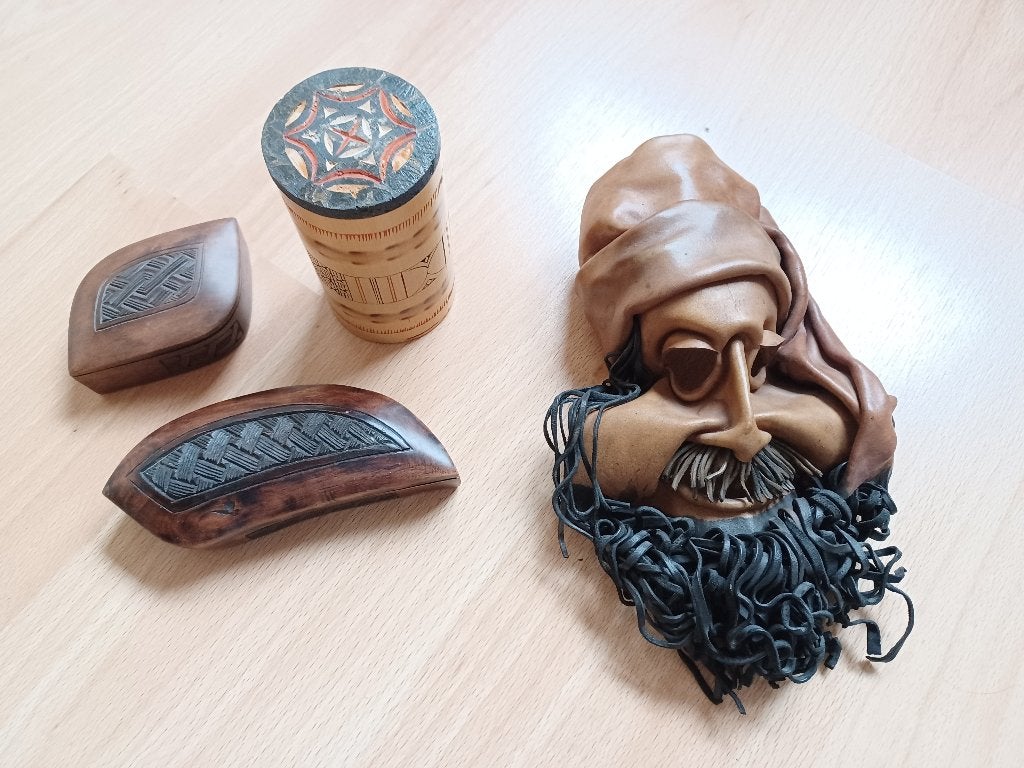 Houten doosjes met deksel en lederen masker, Antiquités & Art, Art | Art non-occidental, Afrique, Enlèvement, Masque