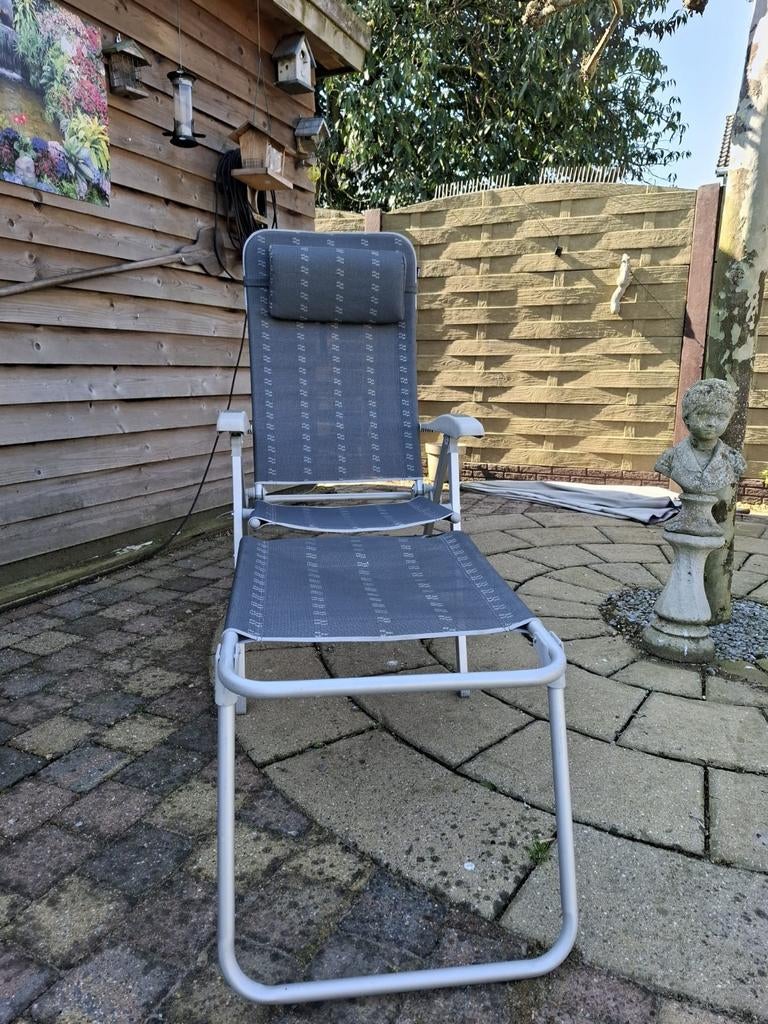 Freelife kampeerstoel met voetbank, Ophalen, Zo goed als nieuw, Campingstoel