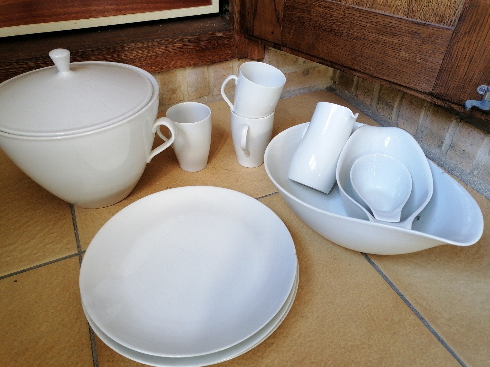 wit servies, Ophalen