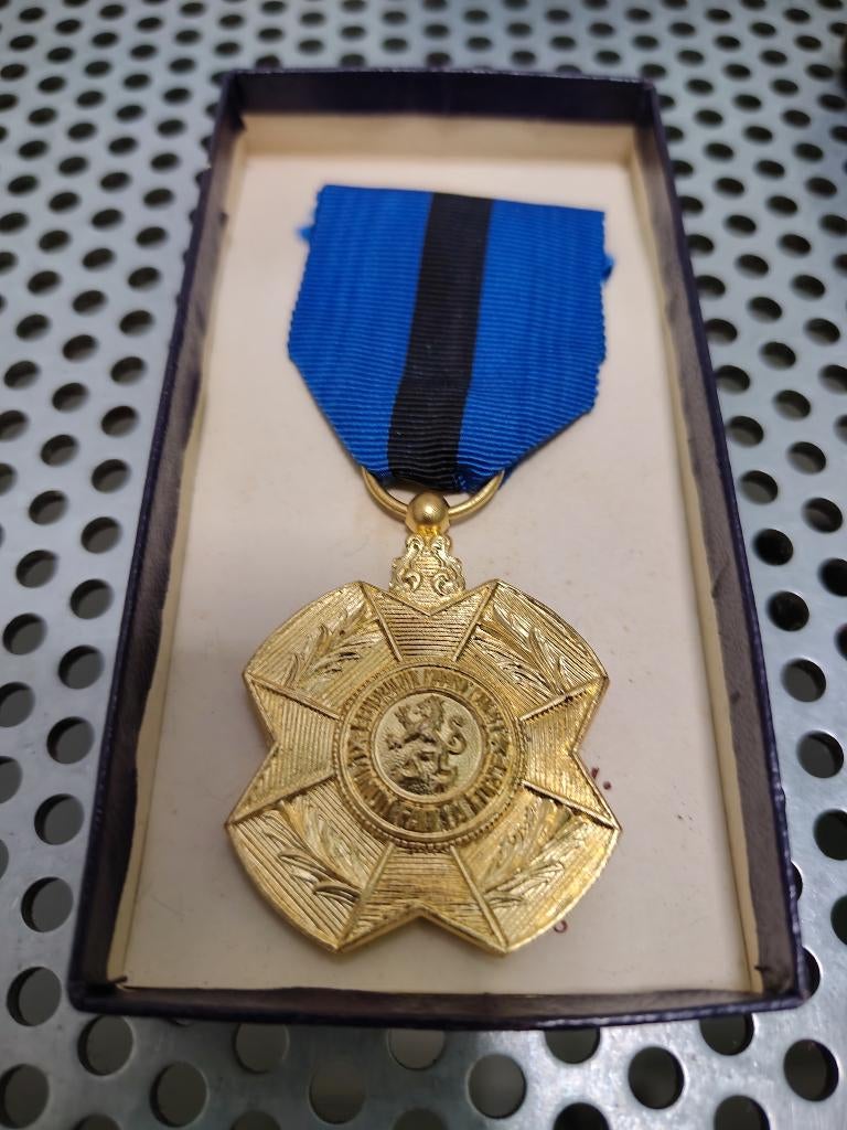 Gouden medaille Orde Leopold II met doos, Ophalen of Verzenden, Goud