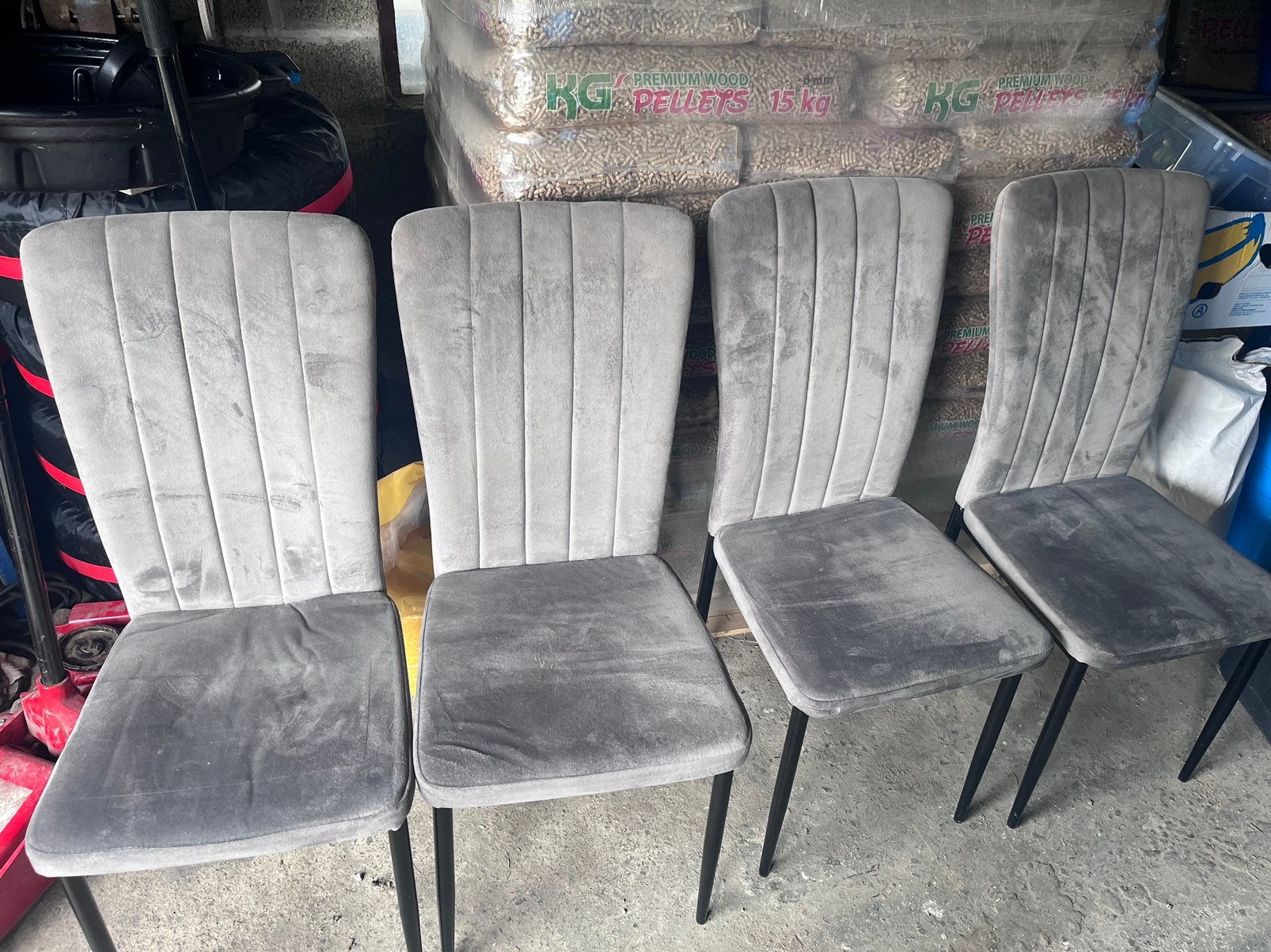 Chaises en suedine, Maison & Meubles, Moderne en suedine ( velour) gris, Gris, Enlèvement, Quatre