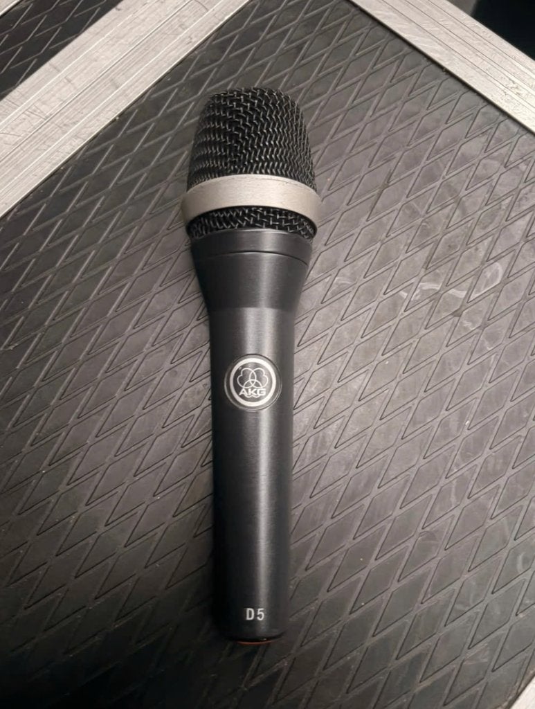 AKG D5 microfoon, Ophalen