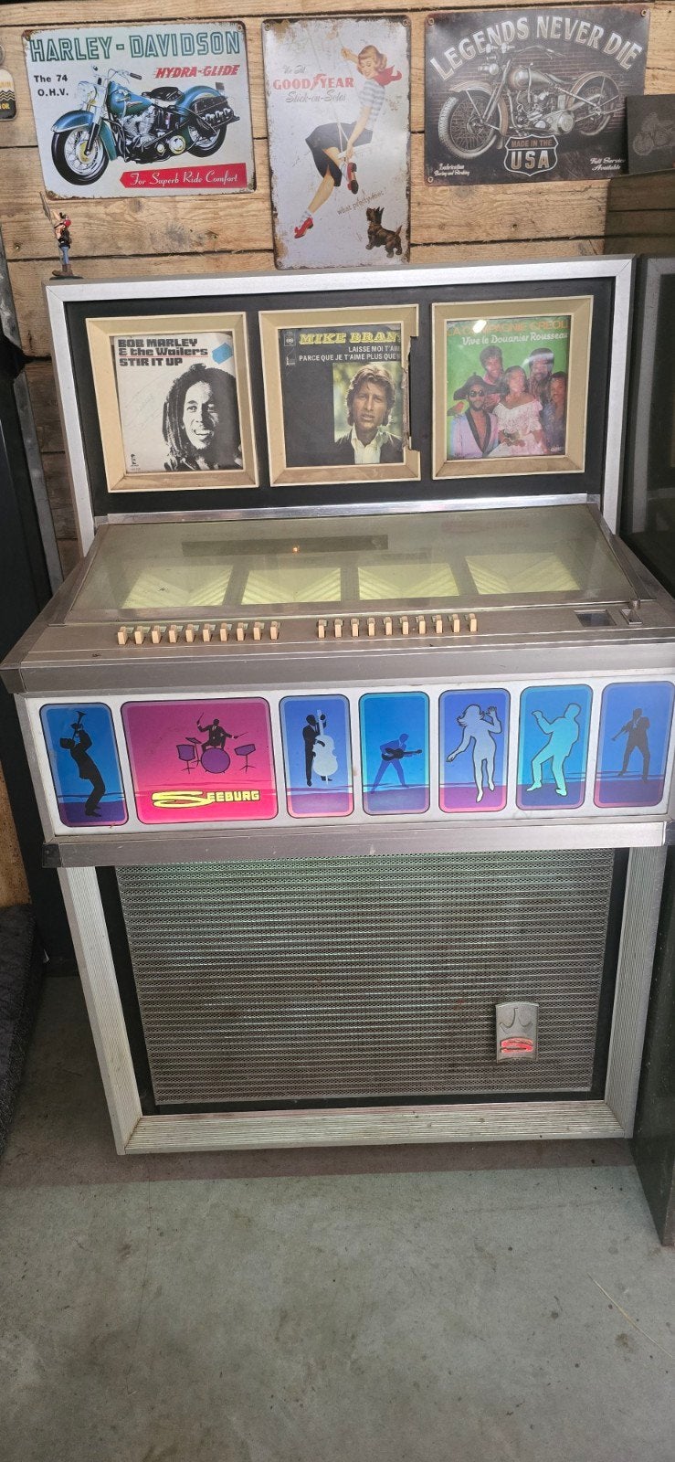 Jukebox en panne, Ophalen