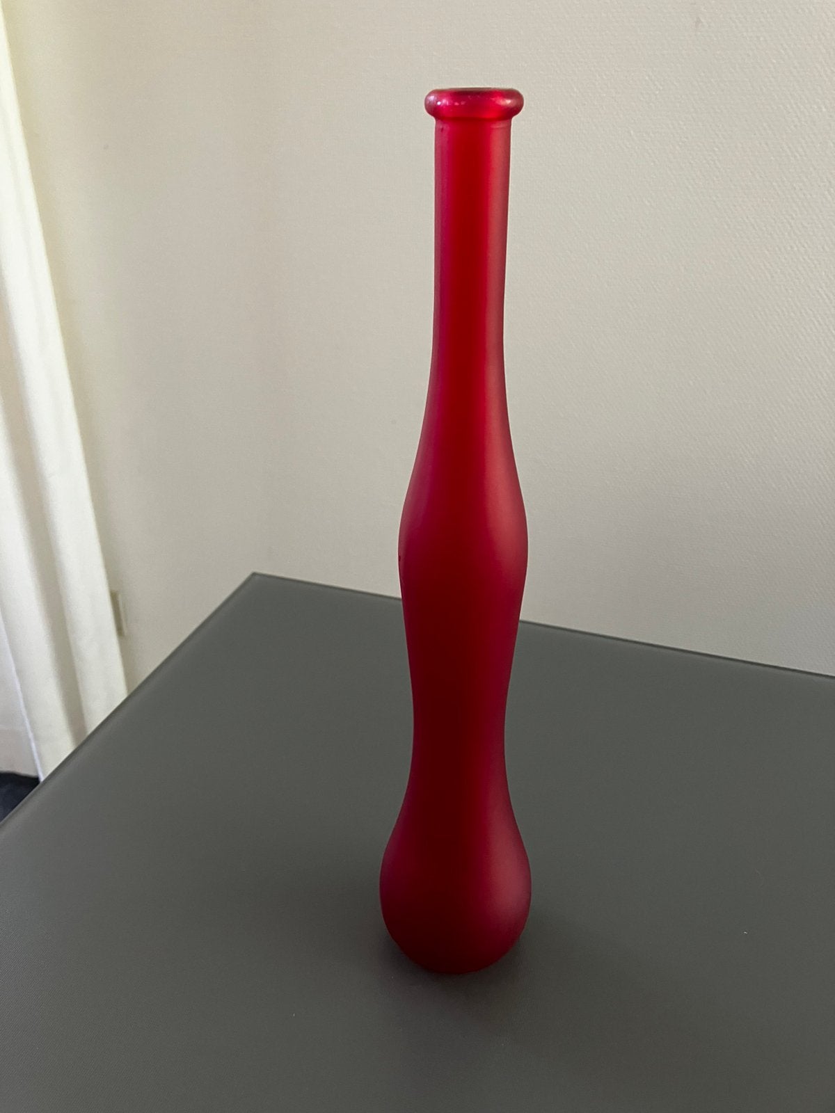 Vaas rood, H 31,5 cm., Ophalen of Verzenden, Zo goed als nieuw, Rood