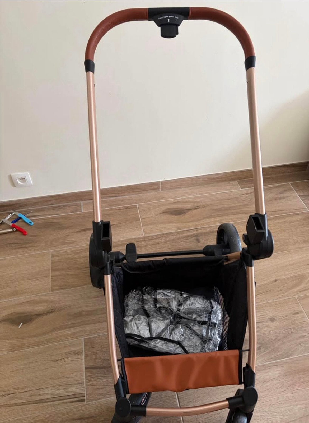 Zwart met bruin en goud en toebehoren, Enlèvement, Comme neuf