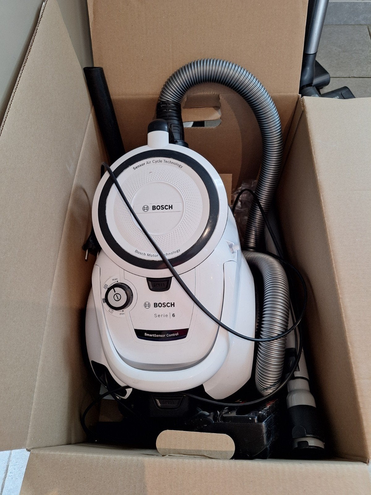 aspirateur Bosh série 6 Bagless, Enlèvement