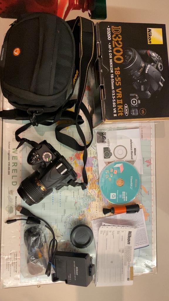 Nikon D3200 + AF-S DX NIKKOR 18-55mm nieuw full set, Neuf, Moins de 4 fois, Enlèvement, Nikon