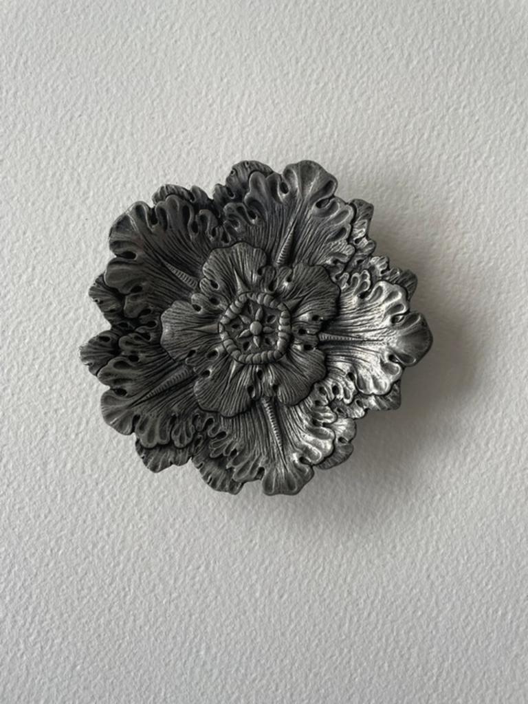 Petite coupelle/ vide poche en étain motif floral, Enlèvement